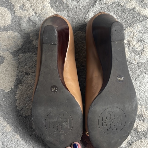 Tory Burch Pacey Wedge Shoes, size 7.5 - Picture 3 of 4